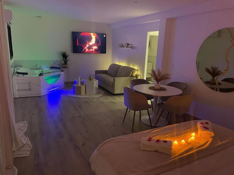Love Room - Cocon Room - Toulon - Ольюль Екстер'єр фото